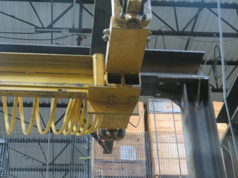 Overhead Shop Crane - Approx 16&#039; X 20&#039; Area with Aero Material Handling 1 Ton Under Slung Bridge Crane, ARO 1 Ton Air Operated Chain Hoist, 102&quot; Under the Hook- Auction Item