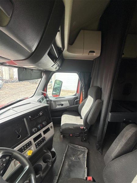 2019 Freightliner Cascadia 126 3AKJHHDR9KSKE4230