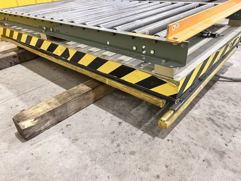 4,000 LB X 72" X 36" SOUTHWORTH MODEL #LS4-36 HYDRALUIC LIFT TABLE WITH ROLLER TOP: STOCK #20907