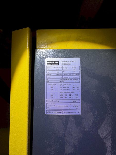 2015 Kaeser SK15 Rotary Screw Air Compressor (15 HP) – Tank Mounted
•	10,152 run hours 
•	15 HP rotary screw compressor
•	Tank-mounted unit (compact setup)
•	Runs strong and builds pressure without issues
•	Well-maintained
Note: Internal refrigerated dryer is not functioning. Compressor itself operates perfectly—many users run external dryers if needed.
Great unit for shop or warehouse use.