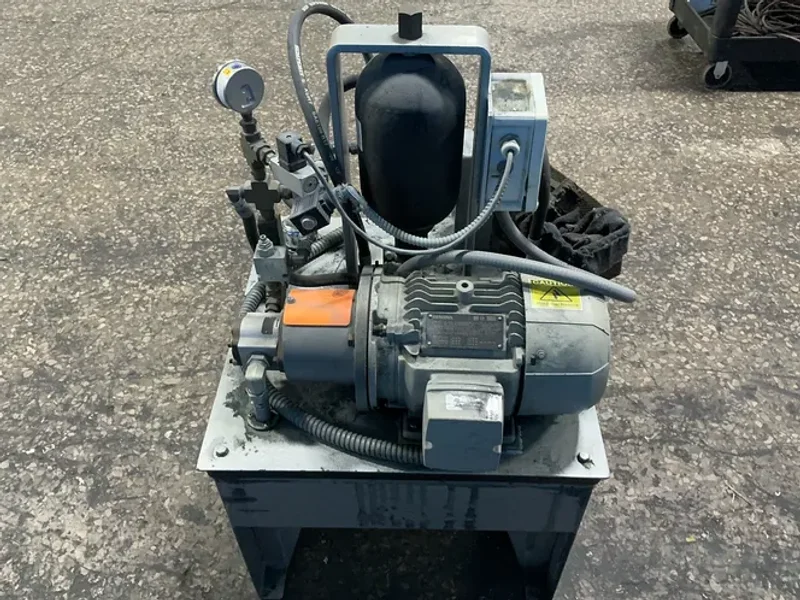 Parker 4786 Psi, -54º - 150º C, 3.8 L Hydraulic Accumulator - Ba01b3t01p2