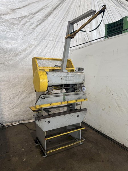 15 TON X 48" VERSON 16-48 PRESS BRAKE. STOCK # 0219526.