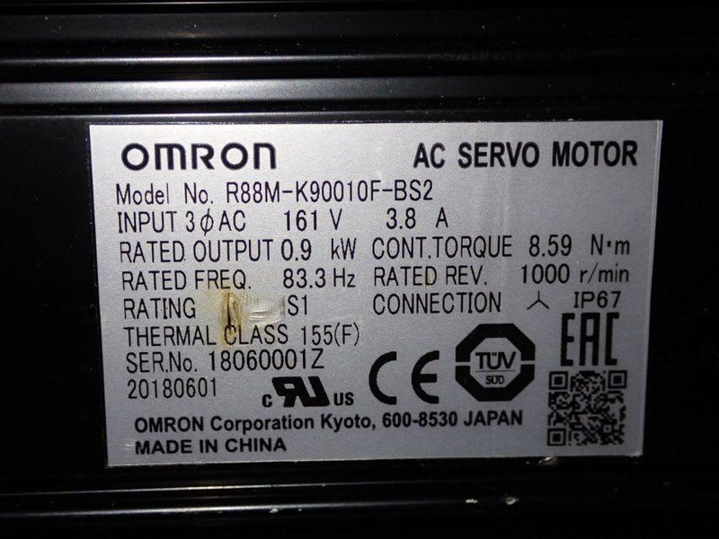 OMRON 0.9 KW AC SERVO MOTOR  -  R88M-K90010F-BS2