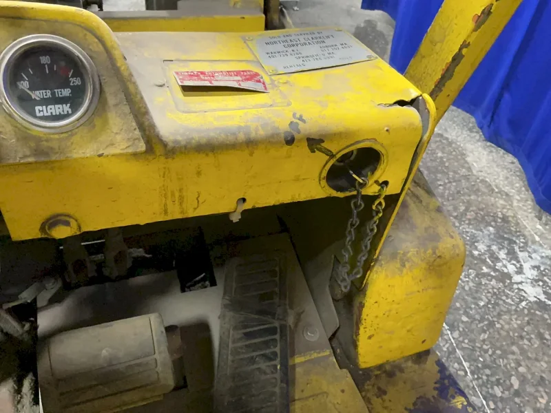 CLARK EQUIPMENT 6000 LBS PROPANE FORKLIFT  -  C500 600