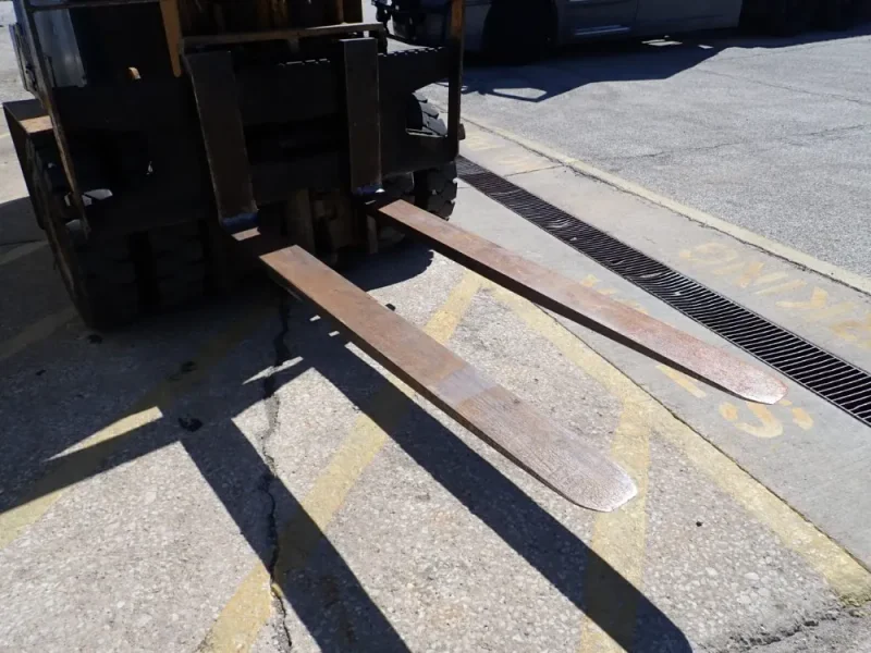 CATERPILLAR 8000 LBS FORKLIFT   -  V8OD
