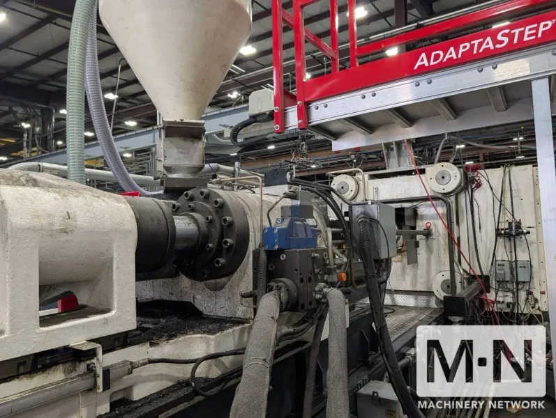 725 TON 140 OZ CINCINNATI MILACRON MODEL MS725 INJECTION MOLDING MACHINE MFG 2015