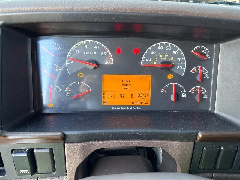 VOLVO VNL64T780 - Trucks