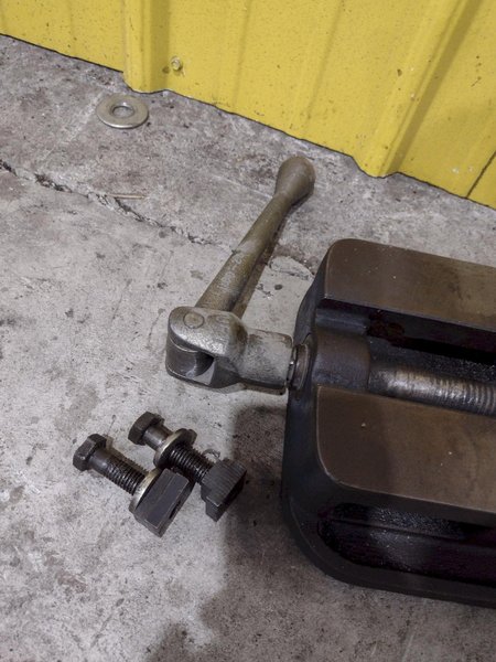 6&quot; KURT MODEL #D675 PRECISION MACHINE VISE W/ SWIVEL HANDLE: STOCK #23448