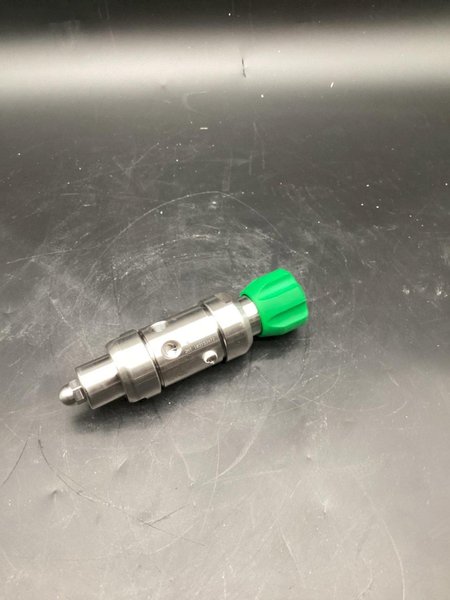 SWAGELOK KCY1ERF412A20000 3600 PSIG Regulator USED