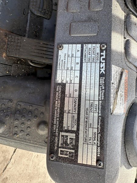 5000 LB TUSK MODEL 500 CG-16 LP GAS FORK LIFT: STOCK #77626