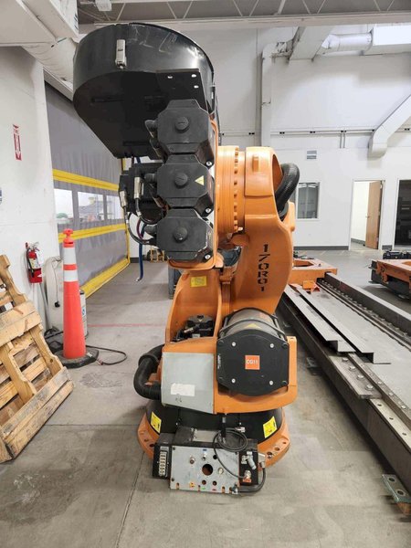 Kuka KR210 Robot With 30′ KL 1500-3 Kuka Rail System, 2010