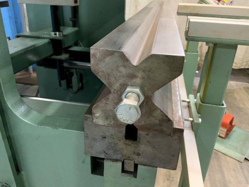 70 TON X 4' BETENBENDER MODEL: 4-70T HYDRAULIC PRESS BRAKE: STOCK #81331