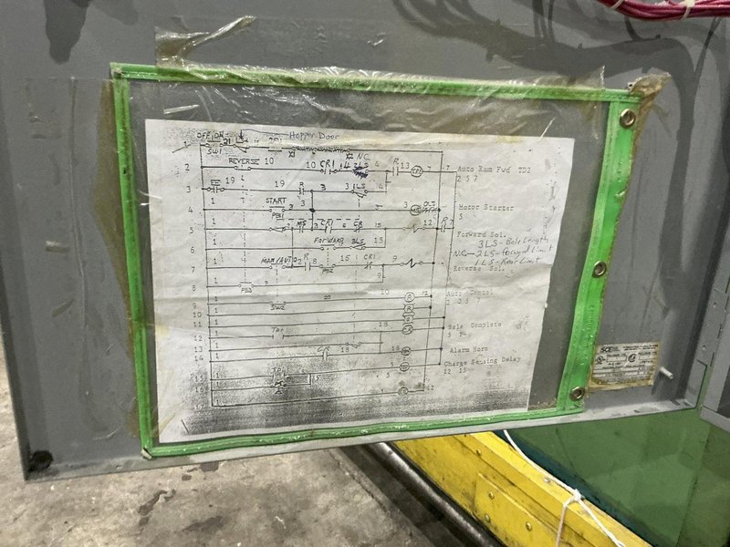 30" X 42" BALEMASTER CLOSED DOOR HORIZONTAL HYDRAULIC BALER: YOBRO #25088