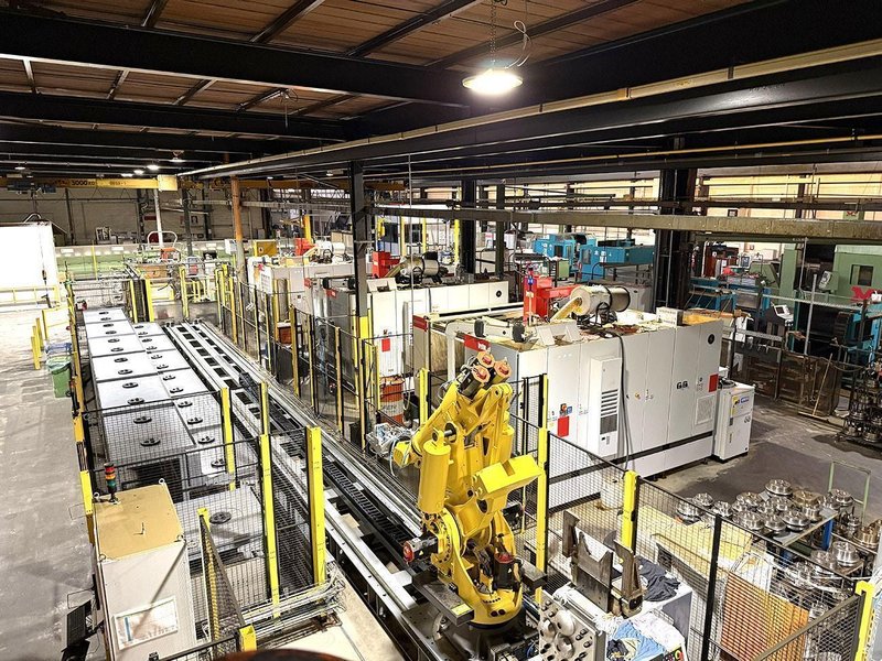 Fanuc Robot + 3 Breton machining centers 5 axes