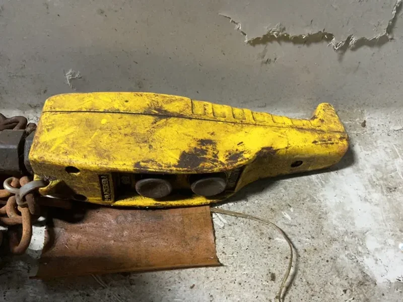 CM 1/2 TON HOIST