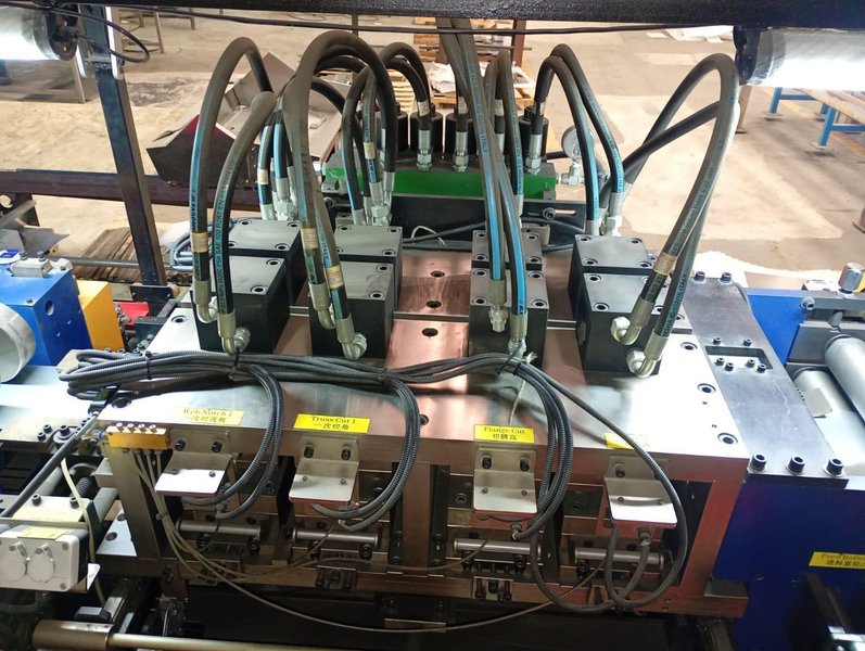Xiamen MF1600T Roll Former, 2022 – Hydraulic Decoiler, CAD/CAM Integration, Multi‑Operation Tooling
