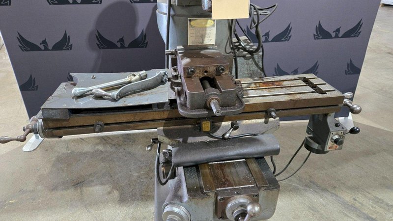 BRIDGEPORT SERIES I VERTICAL MILL 2HP 3 PH 220V USED