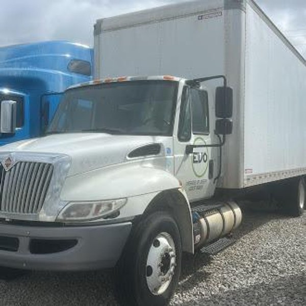 International 4300 Medium-Duty Straight Truck, 2018 – 24′ Box Truck, Cummins Diesel, Allison Automatic