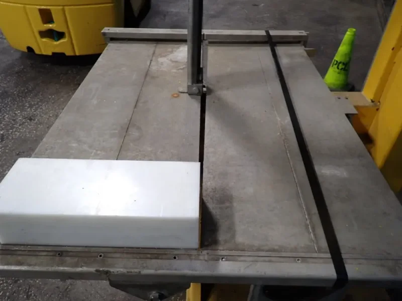 YTONG 19" X 16" VERTICAL BAND SAW  -  MBS-502