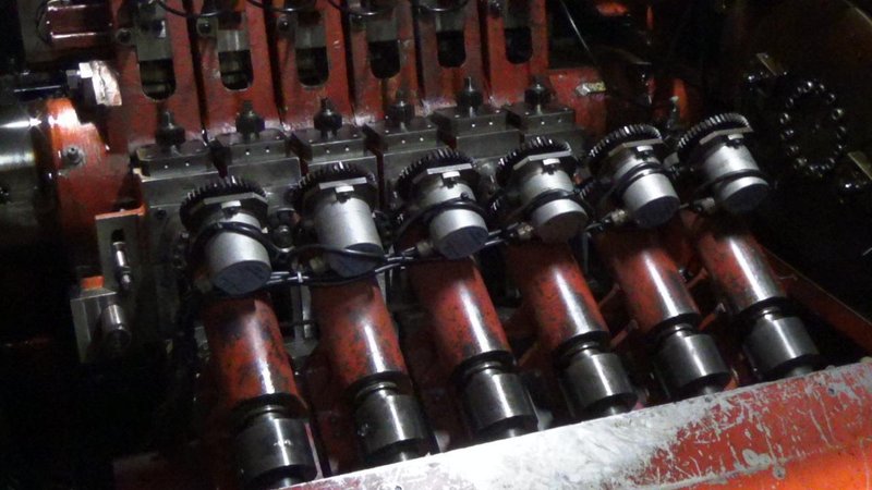 Asahi Sunac Model AF1815-6 Six Die Parts Forming Machine