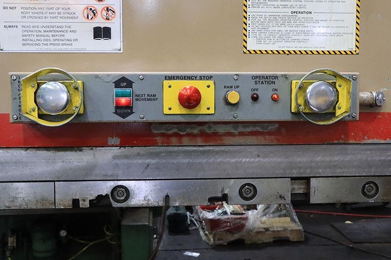 135 TON x 10 FT CINCINNATI HYDRUALIC PRESS BRAKE, MODEL: 135CBIIx8