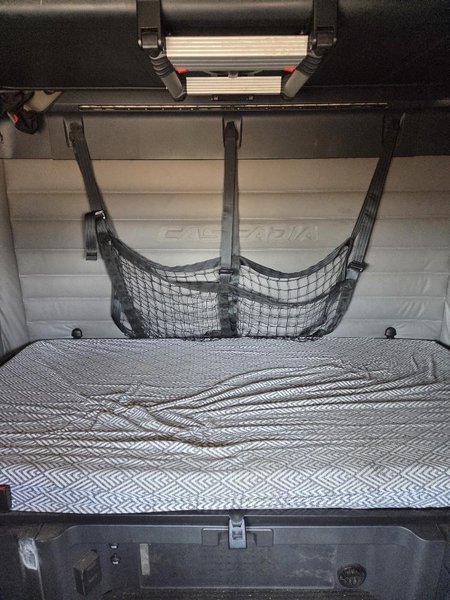 Freightliner Cascadia 126 Sleeper Truck, 2019 – Detroit DD15, DT12 Automatic, 72” Raised Roof, Tandem Axle