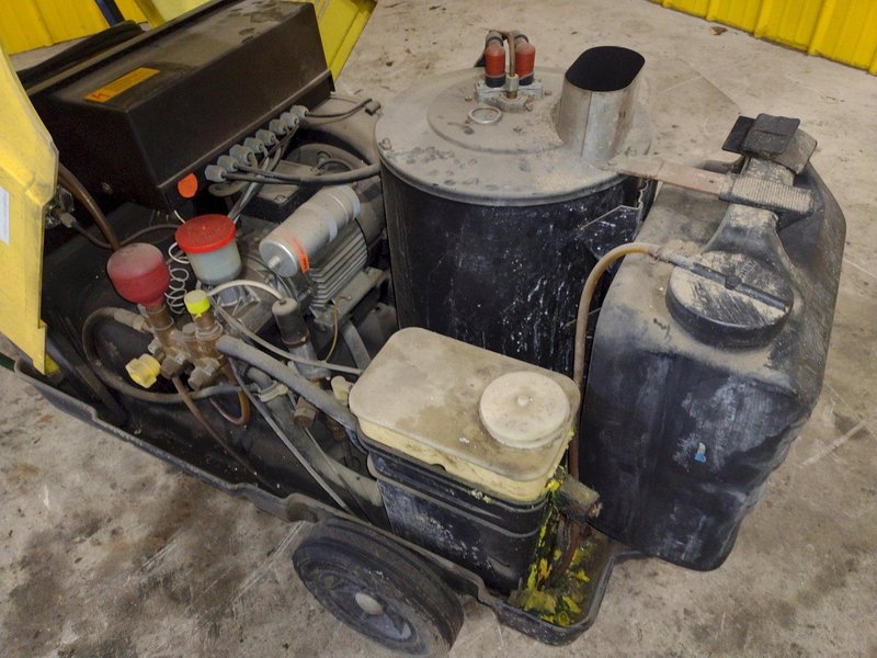 KARCHER MODEL #HDS650 HEATED PRESSURE WASHER: STOCK #23139