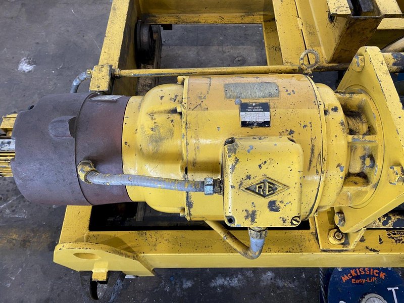 3 TON MUNCK TOP RUNNING TROLLEY HOIST. STOCK # 0314822