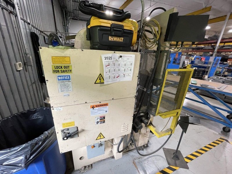 80 Ton x 8′ Amada RG 8024LD Press Brake, 2000 – Backgauge, Tooling