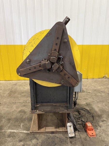 1,250 LB STINGER MODEL #P-1250 PIPE WELDING POSITIONER WITH 30" GRIPPER CHUCK: YOBRO #25216