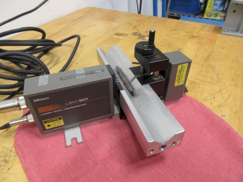 Mitutoyo Laser Scan Micrometer with Measuring LSM-501 and Display Unit LSM-6000- Auction Item