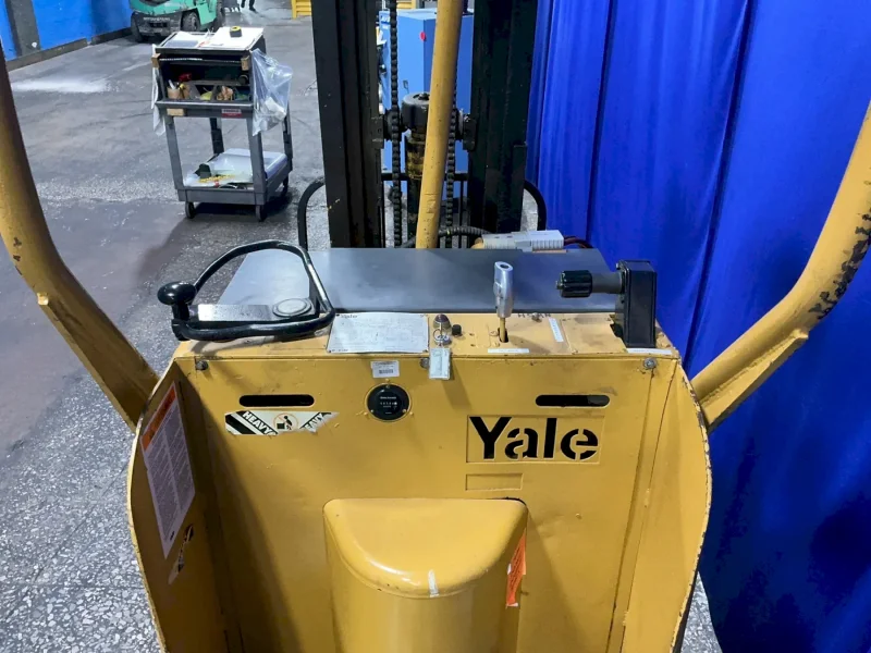 YALE 3000 LBS ELECTRIC STAND UP FORKLIFT  -  ESC30G4T077