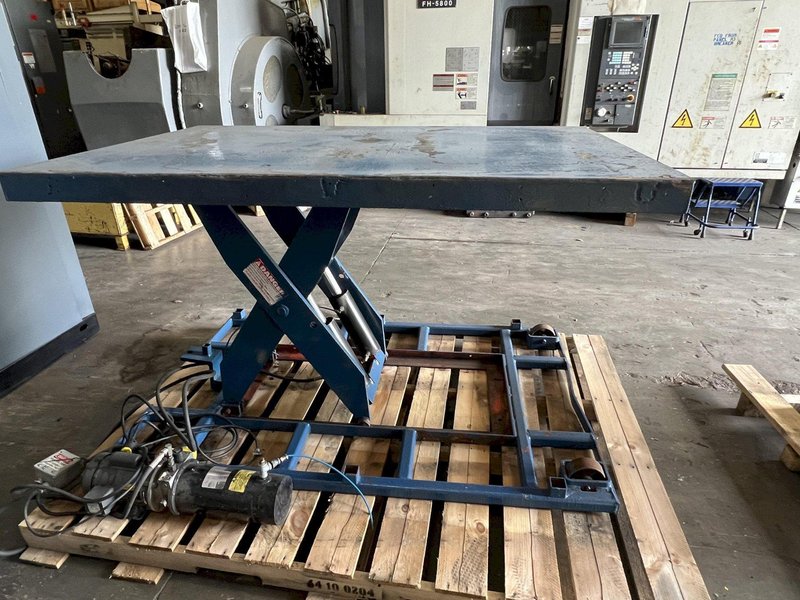 48" x 72" HYDRAULIC LIFT TABLE, 42" H