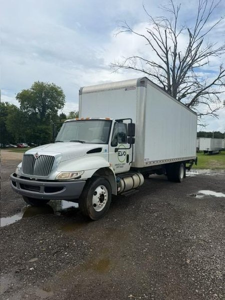 International 4300 Medium-Duty Straight Truck, 2018 – 24′ Box Truck, Cummins Diesel, Allison Automatic