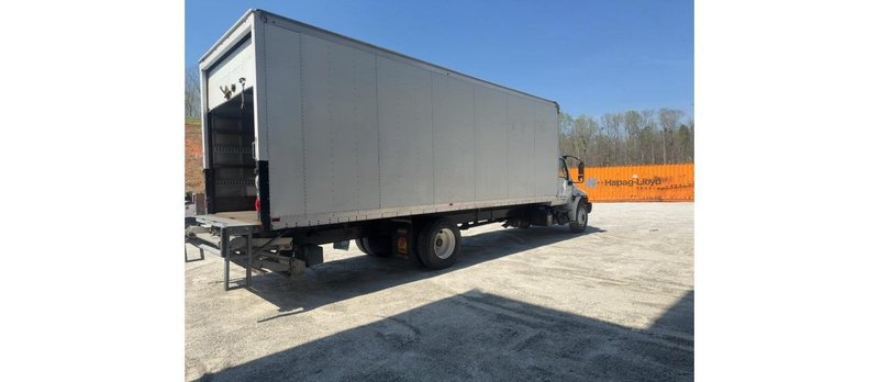 International MV607 Box Truck, 2020 – Cummins B6.7 Diesel, Allison Automatic, 26′ Dry Van, Liftgate, GVWR 25,999