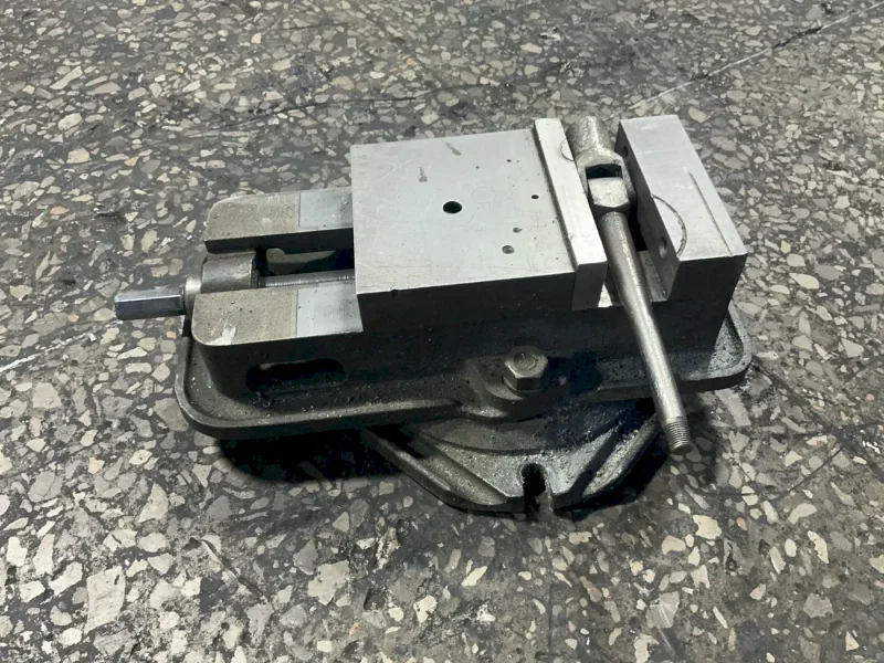 KURT MANUFACTUING 6” 6” VISE