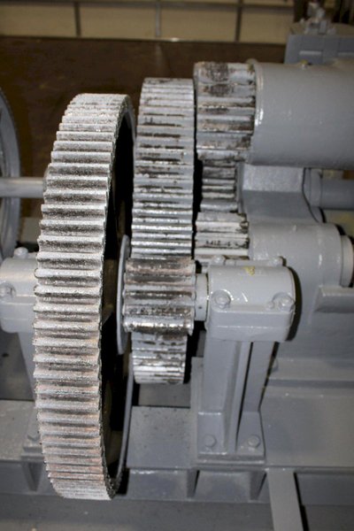 4" X 4" X 5/8" BUFFALO ANGLE ROLL