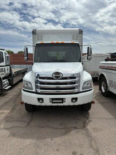 Hino 238A 26′ Box Truck, 2016 – 23,000 LB GVWR, Allison Automatic