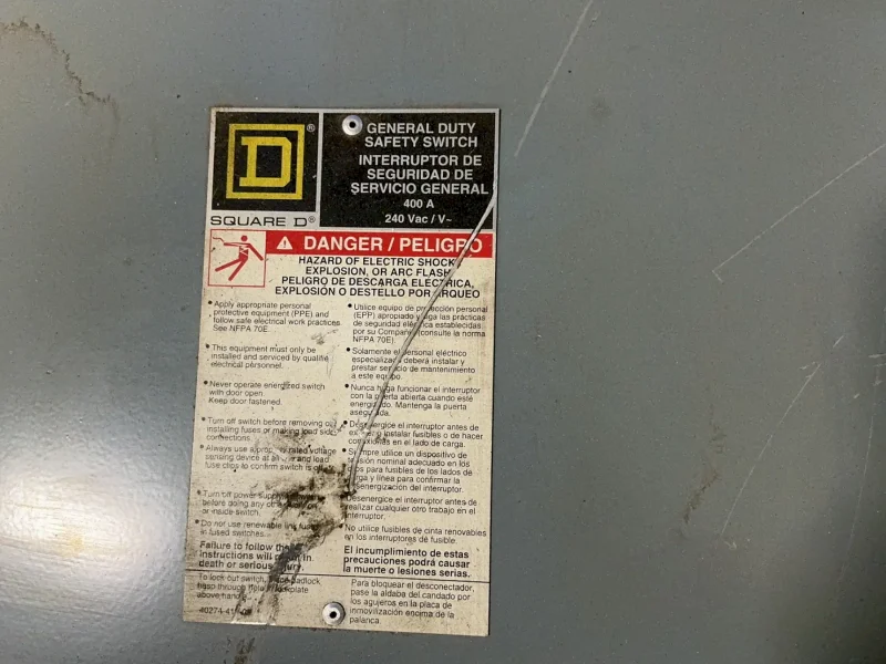 SQUARE D 400 A / 240 V GENERAL DUTY FUSIBLE SAFETY SWITCH  -  D325N