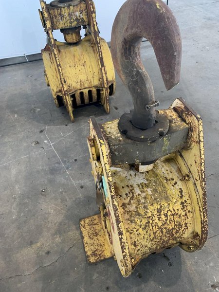 25 TON P&amp;H CRANE HOOK BLOCK. STOCK # 0951122