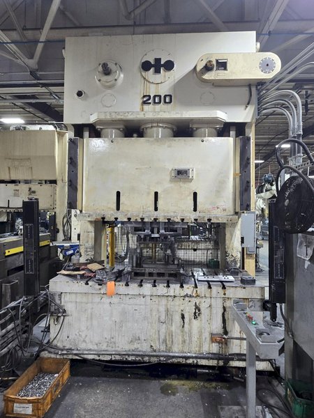 220 TON KOMATSU MODEL #OBW200 GAP FRAME PRESS 9.8" STROKE: YOBRO #24929