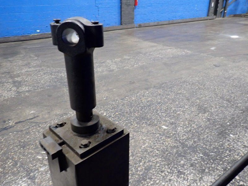 HARDINGE RETRACTABLE BAR FEEDER