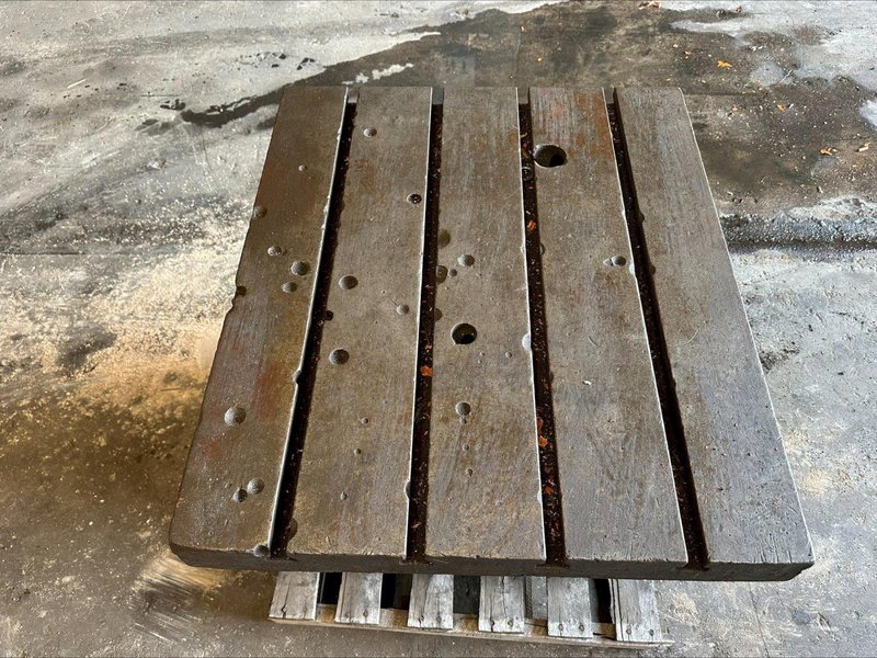 Used, 32&quot; x 28&quot; T-Slotted Tilting Box Table
