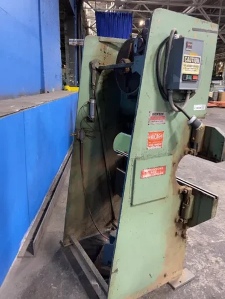 CHICAGO 11 TONS PRESS BRAKE   -  131