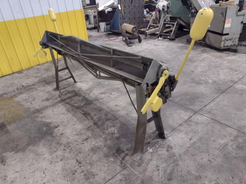 8' X 18 GAUGE CHICAGO MODEL #818 MANUAL APRON BENDING BRAKE: YOBRO #24387