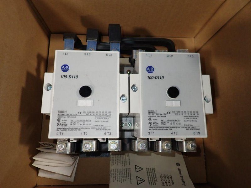 ALLEN BRADLEY CIRCUIT BREAKER  -  100-D110
