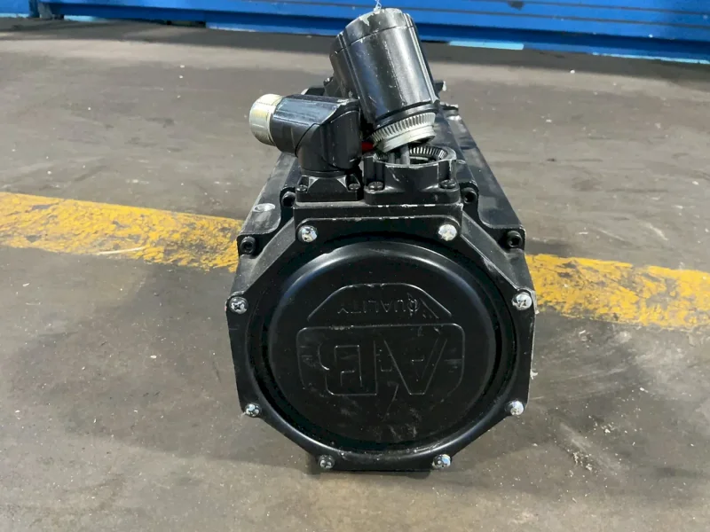 ALLEN BRADLEY 9.6 HP AC SERVO MOTOR   -  MPL-B580F-ML72AA