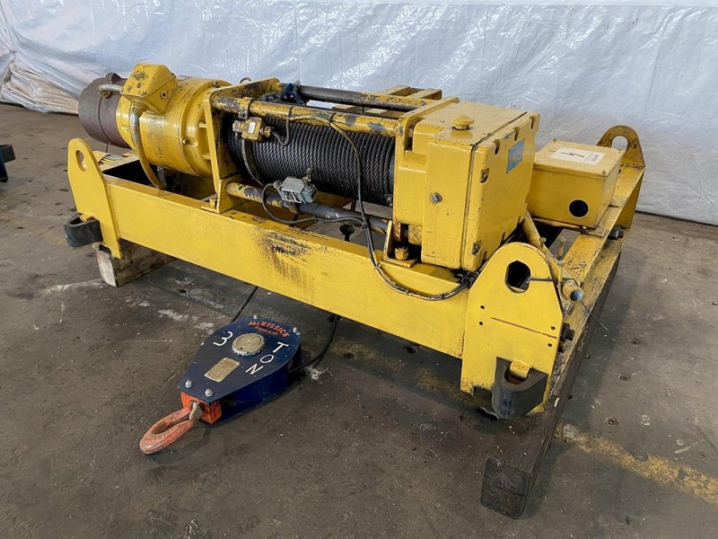 3 TON MUNCK TOP RUNNING TROLLEY HOIST. STOCK # 0314822