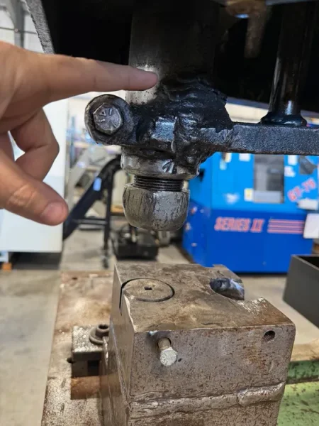 METAL MUNCHER MM61E18  49 Ton Ironworker USA #8135