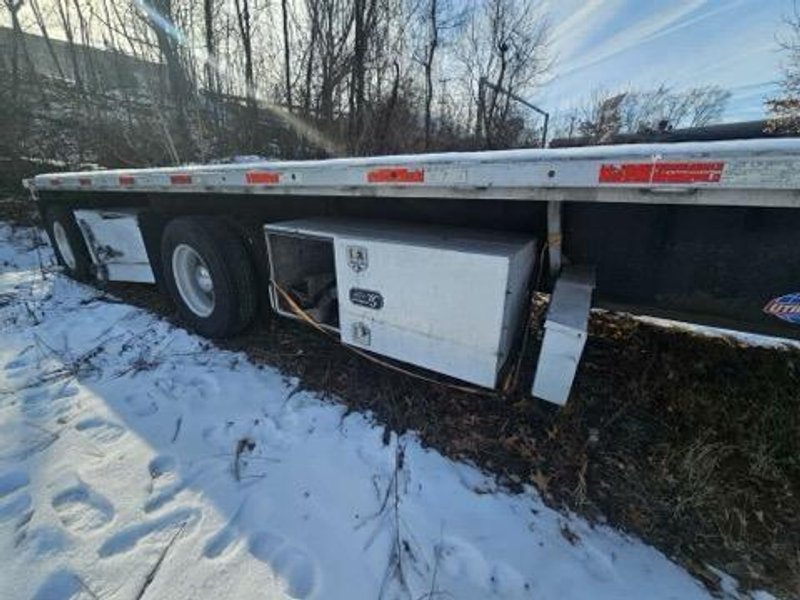 2013 Utility 53′ Flatbed Trailer — Air Ride, Tandem Axle